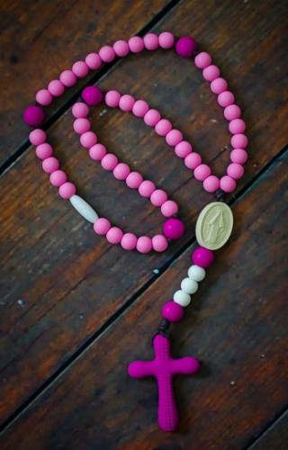 chews life teething rosary